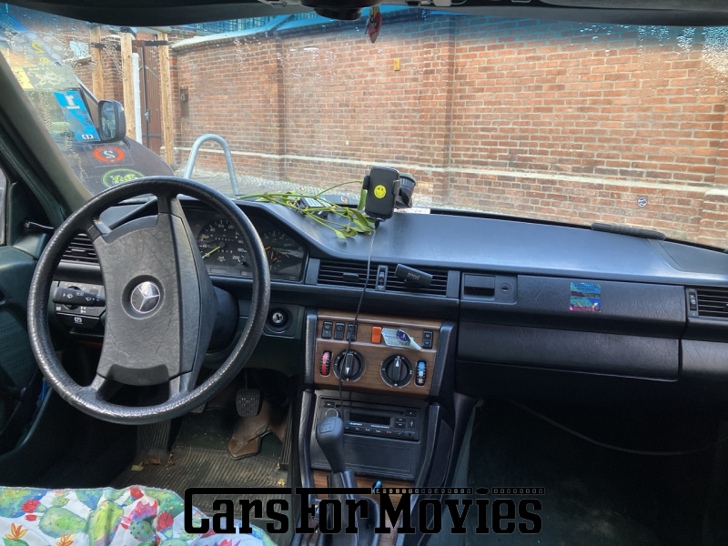 CarsForMovies | Mercedes Benz W124 1987 Deutschland Grau Grün Einsatzfahrzeug Rettungswagen Berlin 7479 